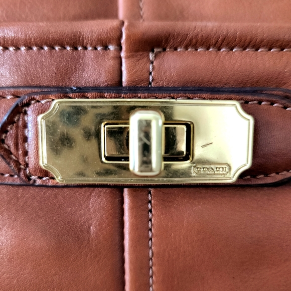 Coach Chelsea Leather Ashlyn Hobo- Walnut - Picture 2 of 6